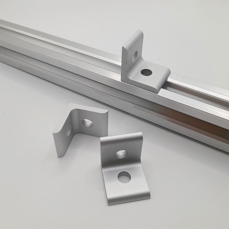 Soporte angular (2 agujeros) para perfil de aluminio