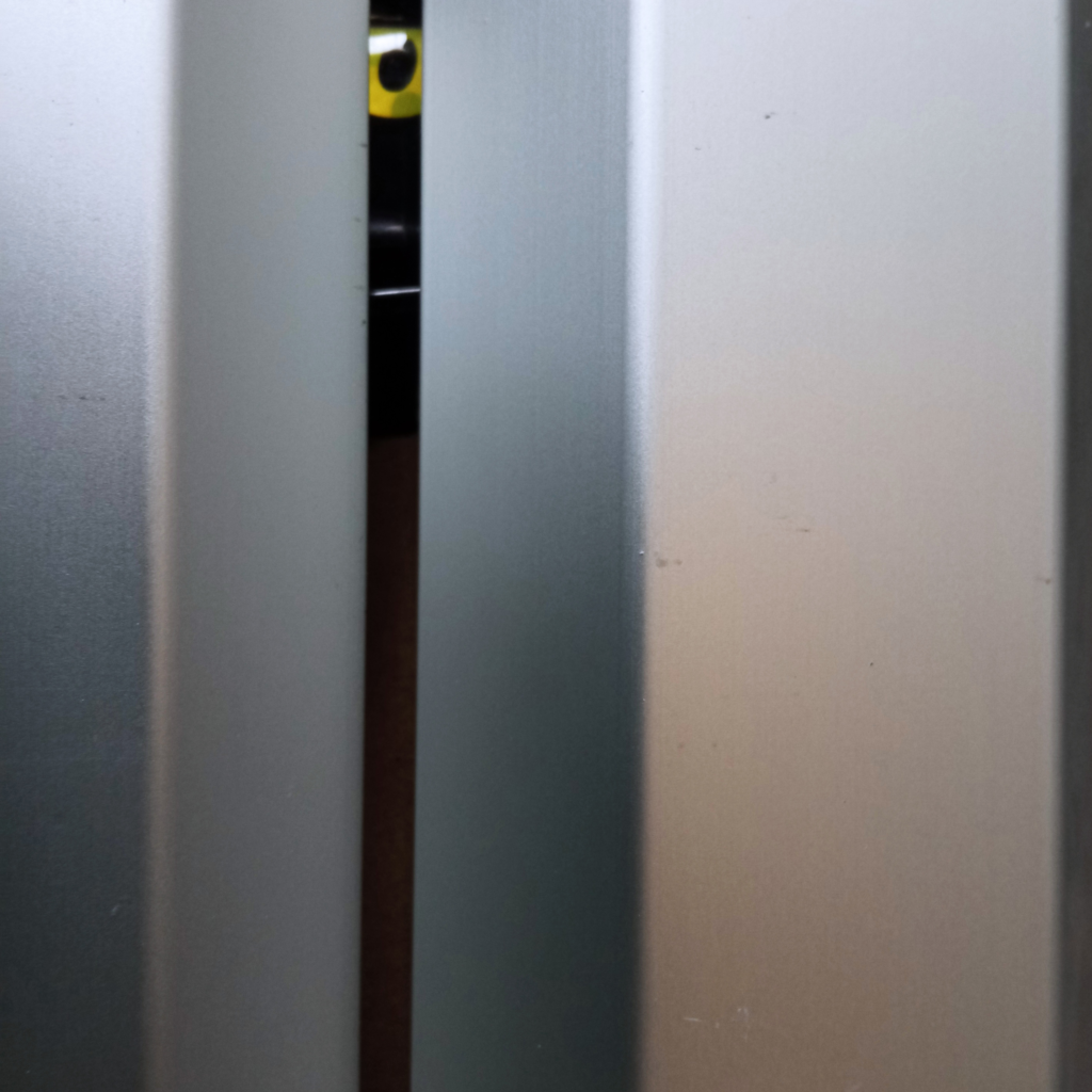 Perfil esquina aluminio 2,10 m (RASTRO)