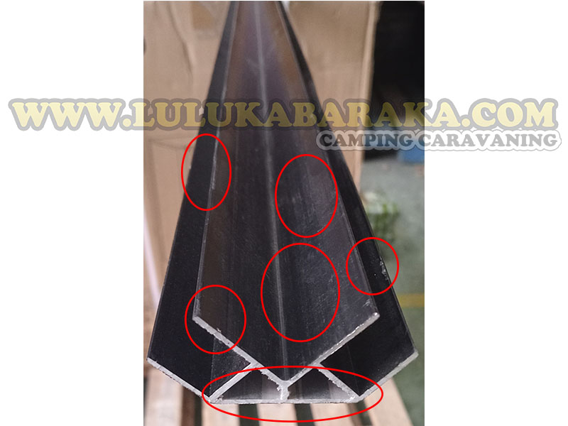 Perfil esquina aluminio 2,10 m color negro (RASTRO)